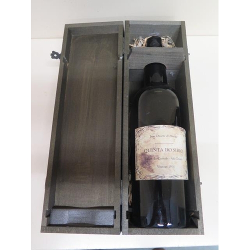 400 - A bottle of Borges & Irmao Quinta Do Sibio Costa do Castedo Alto Douro Vintage 1900 Port with box, l... 