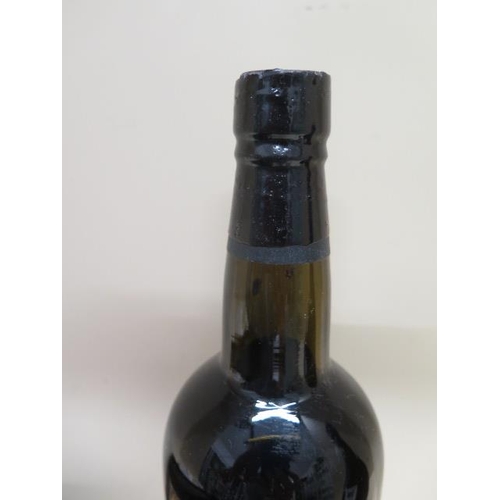 400 - A bottle of Borges & Irmao Quinta Do Sibio Costa do Castedo Alto Douro Vintage 1900 Port with box, l... 