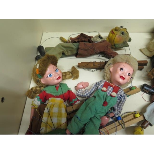 406 - A collection of 20 Pelham Puppets with 12 boxes and a 2000 Thunderbids figure - all puppets are tang... 