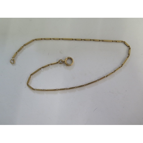 100 - A 9ct yellow gold chain - Length 33cm - approx weight 8.5 grams - clasp good