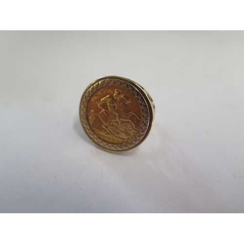 102 - An Elizabeth II gold half sovereign dated 1982 in a 9ct gold ring mount - ring size O/P - total weig... 