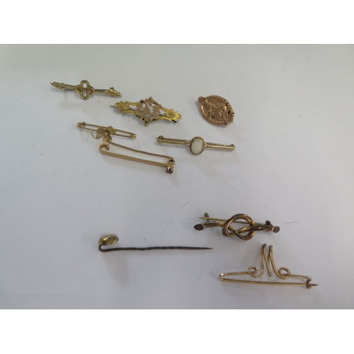 105 - Six 9ct yellow gold brooches, two with steel pins - total weight approx 11 grams and three gilt broo... 