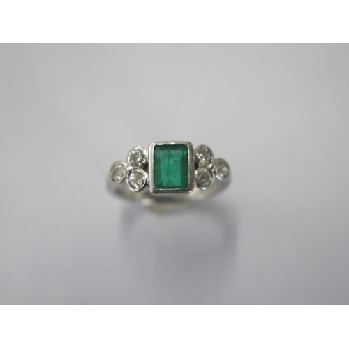 109 - An 18ct white gold diamond and green stone ring - central stone approx 6mm x 5mm x 3.5mm - ring size... 