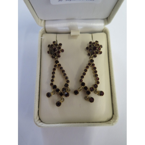 131 - A pair of vintage garnet drop earrings - 5cm drop