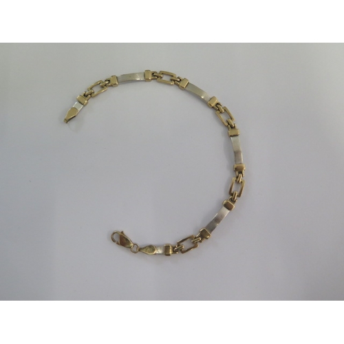 137 - A 9ct yellow and white gold 19cm bracelet - approx weight 8.7 grams - clasp good