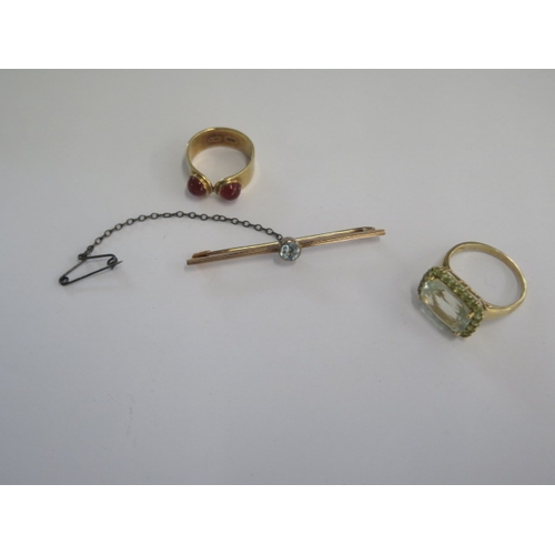 139 - Two 9ct yellow gold rings sizes T and L and a 9ct brooch - total weight approx 11.6 grams