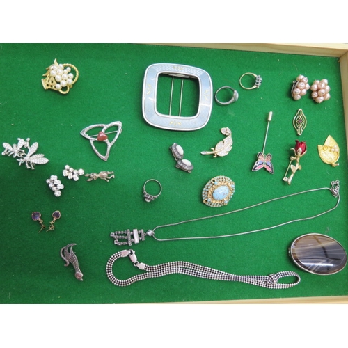 150 - A collection of assorted costume jewellery and an enamel white metal buckle - in good condition - 7c... 