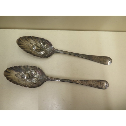 154 - Two silver fruit spoons London and Dublin hallmarks - Length 22cm - approx weight 4 troy oz