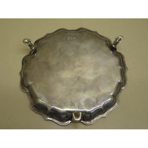 156 - A silver salver London 1899/1900 - Diameter 15cm - approx weight 6 troy oz - no engraving, generally... 