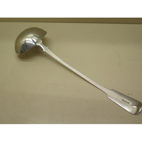 172 - A silver ladle London 1840 - approx weight 8.4 troy oz - Length 35cm - good condition, no engraving