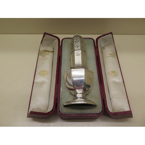 174 - A cased silver sifter by Goldsmiths & Silversmiths Co London 1908 - Height 22cm - no engraving, good... 