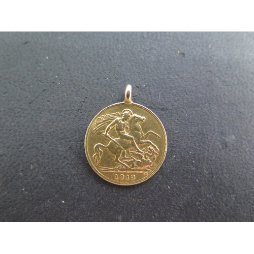 227 - A George V gold half sovereign dated 1913 with pendant mount - approx weight 3.9 grams