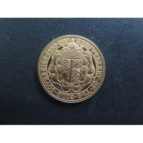 236 - An Elizabeth II gold full sovereign dated 1989 - Issued to commemorate the 500th anniversary of the ... 