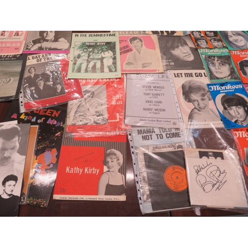 266 - A collection of 25 45rpm pop records with related magazines including Tom Jones, The Ivy League, Dav... 