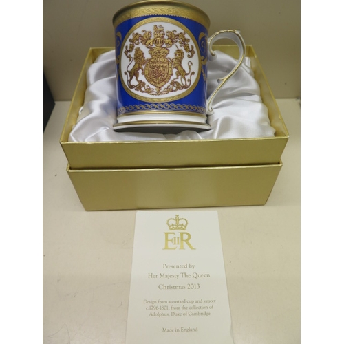 271 - A Christmas 2013 Elizabeth II tankard Christmas present with card and box - in good condition