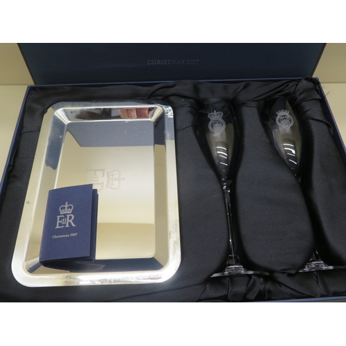 272 - A Christmas 2007 Elizabeth II tray and pair of champagne flutes Christmas present with box and card ... 