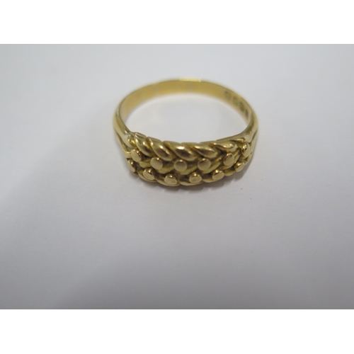30 - A hallmarked 18ct yellow gold rope twist ring size W - approx weight 7.1 grams