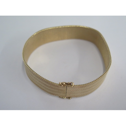 34 - A 9ct yellow gold bracelet - 17.5cm long x 1.48cm wide - approx weight 26.7 grams