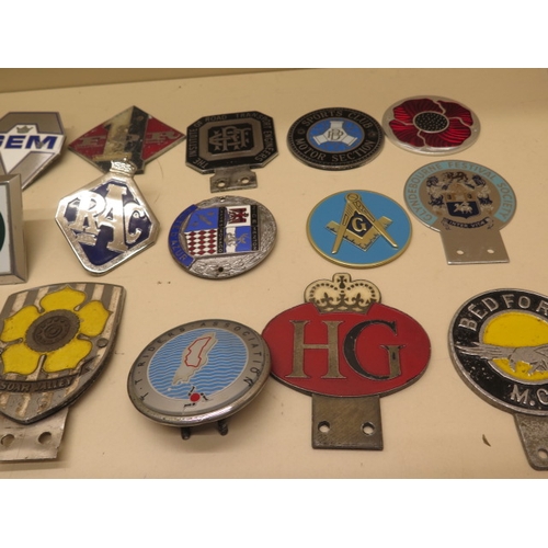 372 - A collection of 30 motoring/car badges