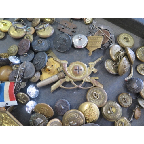 405 - A collection of assorted Military buttons and badges