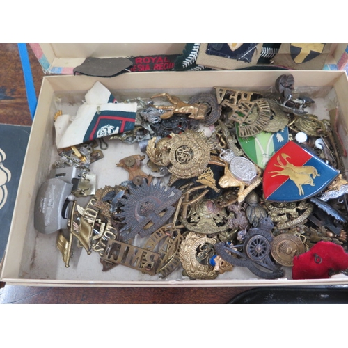 407 - A collection of assorted Militaria including badges, buttons, cigarette cards etc