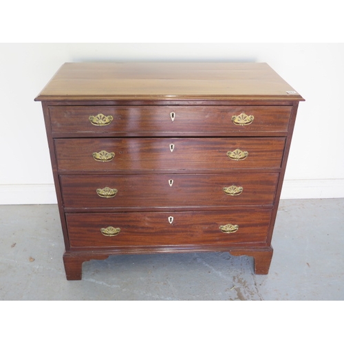 583 - A Georgian mahogany chest of drawers with four graduating drawers on bracket feet - Height 82cm x 88... 