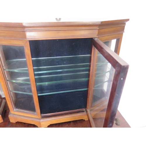 598 - A pair of table top mahogany display cabinets - Height 41cm x 47cm x 15cm - in good condition