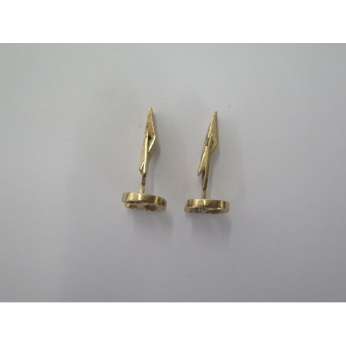 61 - A pair of 9ct yellow gold cufflinks initial D - approx weight 7 grams