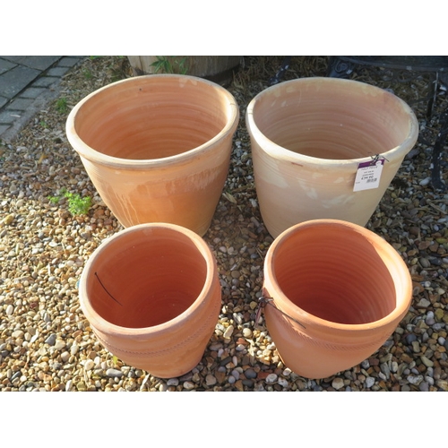 633 - A pair of Apta terracotta garden planters - Height 40cm and a smaller pair - Height 31cm - RRP £99.9... 