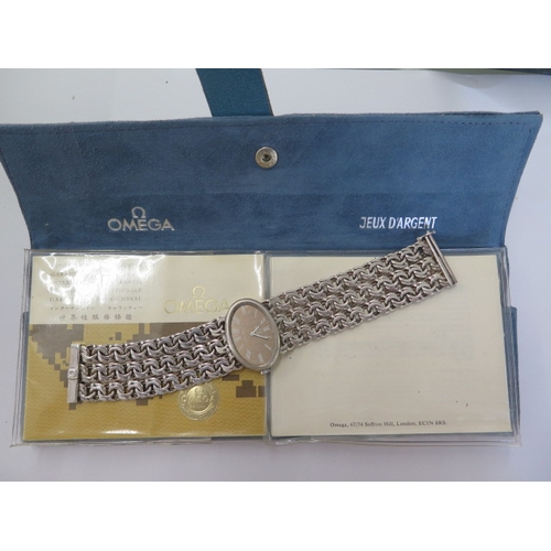 18 - A 1975 silver Omega De Ville manual wind bracelet dress watch - 32mm case, 24mm bracelet, 18cm long ... 
