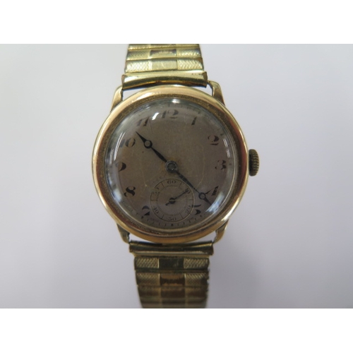 21 - A 9ct yellow gold manual wind wristwatch on a plated sprung strap - 28mm case - total weight approx ... 