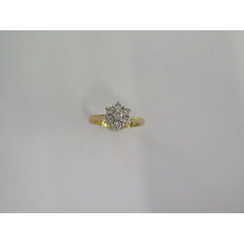 80 - An 18ct yellow gold diamond cluster ring size J/K - approx weight 4 grams - good condition