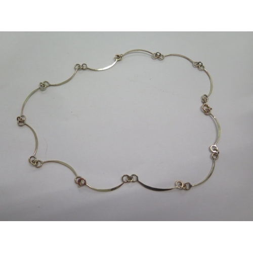 130 - A 9ct white gold necklace - Length 42cm - approx weight 6.9 grams - in good condition