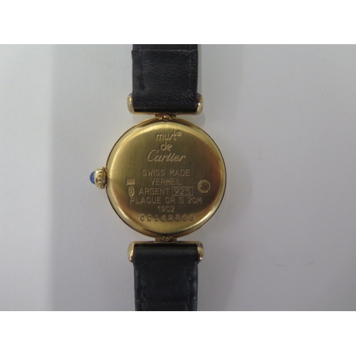 51 - A Must de Cartier gold plated 925 silver ladies quartz wristwatch 1902 - no CC162866 - on a leather ... 