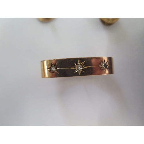 68 - A 9ct yellow gold and diamond scarf pin clip - Width 3cm - and two 9ct studs (1 broken) - total weig... 