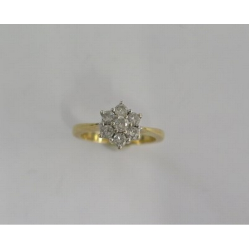 80 - An 18ct yellow gold diamond cluster ring size J/K - approx weight 4 grams - good condition