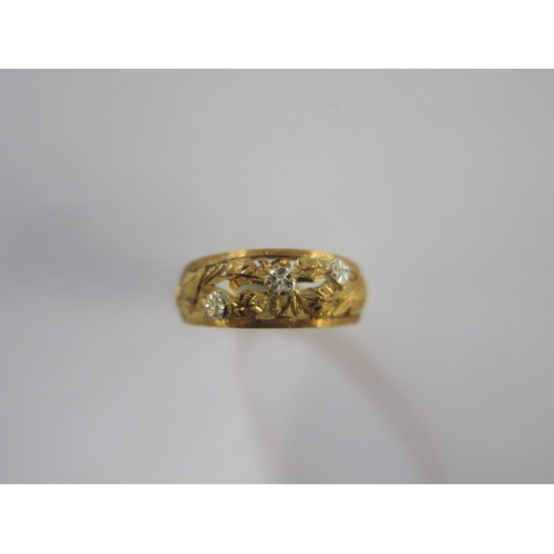 88 - An 18ct yellow gold and white gold ring size L - weight approx 2.6 grams - in good condition