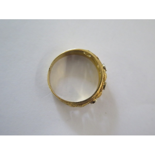 88 - An 18ct yellow gold and white gold ring size L - weight approx 2.6 grams - in good condition