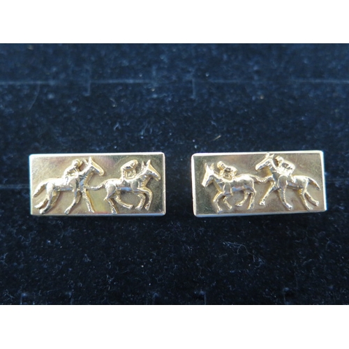 106 - A pair of 18ct yellow gold (unmarked but tested) rectangular cufflinks with racing horses - approx 3... 