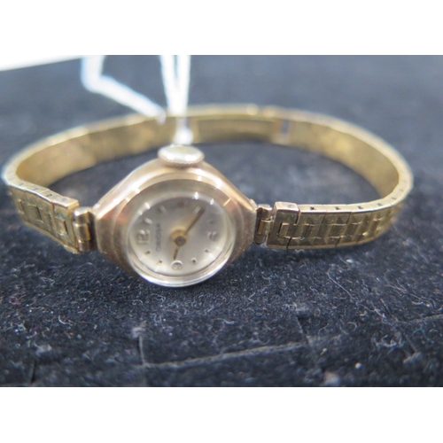 107 - A ladies 9ct yellow gold Oriosa wristwatch with 9ct yellow gold bracelet - seen working - weight app... 