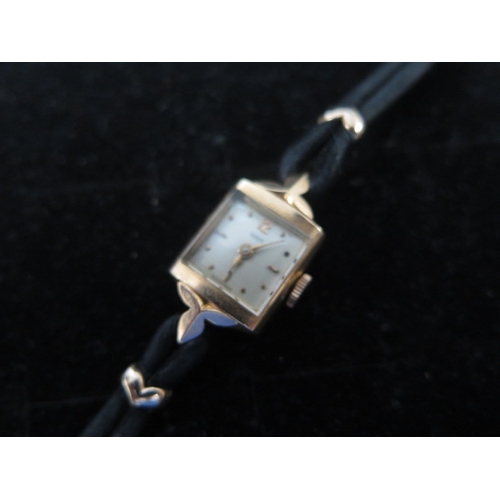 113 - A 1930/40s 18ct yellow gold cased ladies Tudor wristwatch - case and movement marked Tudor - approx ... 