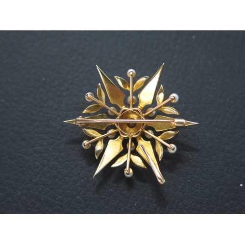 172 - A fine 18ct yellow gold star brooch with pearls and central old cut diamond accent - approx 4cm - we... 