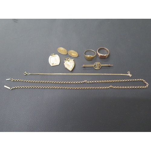 178 - A selection of 9ct gold jewellery to include rings, chain, locket, pendant, brooch etc - approx weig... 