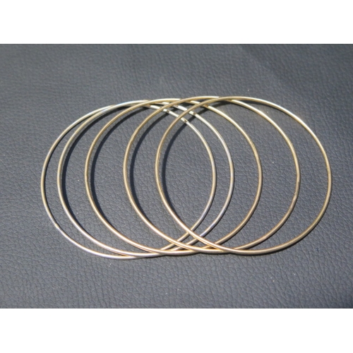 192 - Five 18ct gold bangles marked '750' and tested - approx 7cm diameter - total weight approx 34.2 gram... 