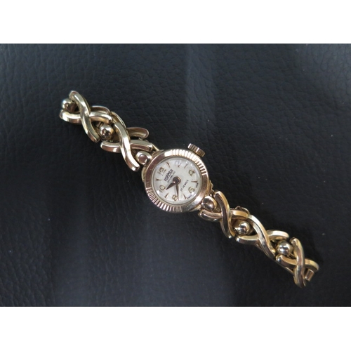 258 - A 9ct yellow gold lady's Roamer wristwatch - 9ct gold case approx 16mm - with 9ct gold bracelet stra... 