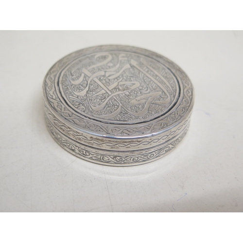 280 - A Middle Eastern silver ladies powder compact, top decorated with Arabic script - approx 6.8cm diame... 