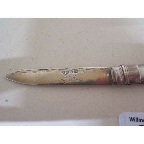 298 - A Victorian silver and mother of pearl folding fruit knife - blade hallmarked Sheffield 1859/60 - ap... 