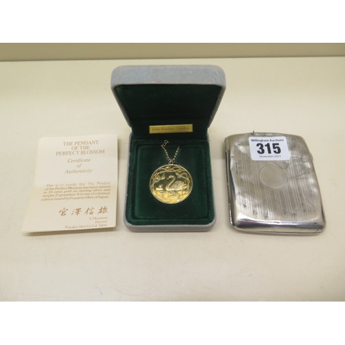 315 - A silver gilt John Pinches Franklin Mint Japan medallion and chain - approx 3cm - weight approx 21.4... 