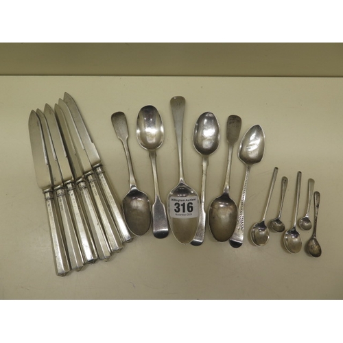 316 - Assorted silver spoons - weight approx 5.1 troy oz and a set of six silver handled knives