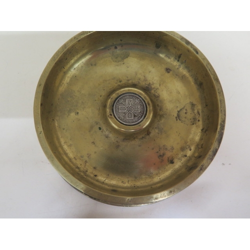 402 - A large brass shell case dated 1918 - approx 50cm with lid, together with a brass shell case ashtray... 